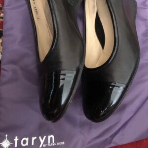 Beautiful CLASSIC Real leather Italian Wedge pump PATENT Italian black comfort